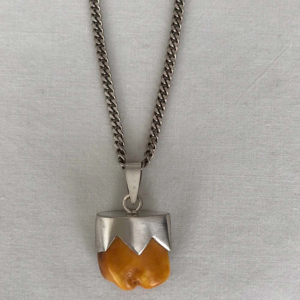 Butterscotch Baltic Amber pendant on silver necklace. - Picture 1 of 14
